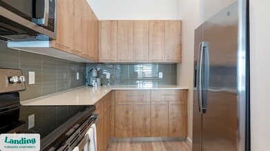 5256 International Dr, Unit 589 in Orlando, FL - Building Photo - Building Photo