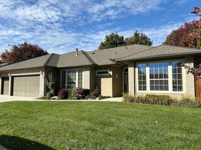 8470 W Donnybrook Dr in Boise, ID - Building Photo - Building Photo