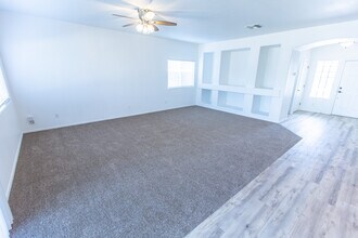4572 E County Down Dr in Chandler, AZ - Building Photo - Building Photo