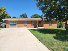 310 W Walker Ave in Temple, TX - Building Photo