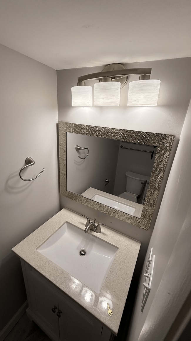 1319 Peabody Dr in Hampton, VA - Foto de edificio - Building Photo