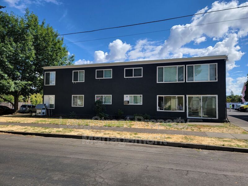 205 SE 6th Ave in Albany, OR - Building Photo