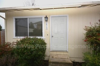 1415 Bebeau Ln in Sutherlin, OR - Building Photo - Building Photo