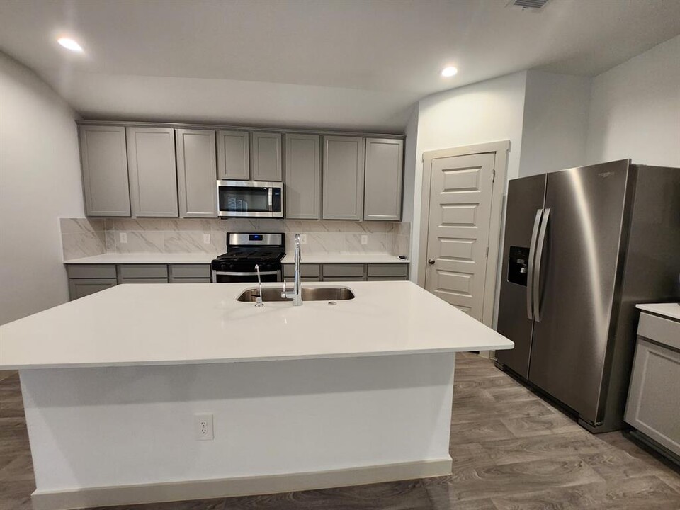 7323 Marina Hts Wy in Richmond, TX - Building Photo