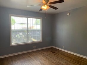 1025 6th St in Hempstead, TX - Building Photo - Building Photo