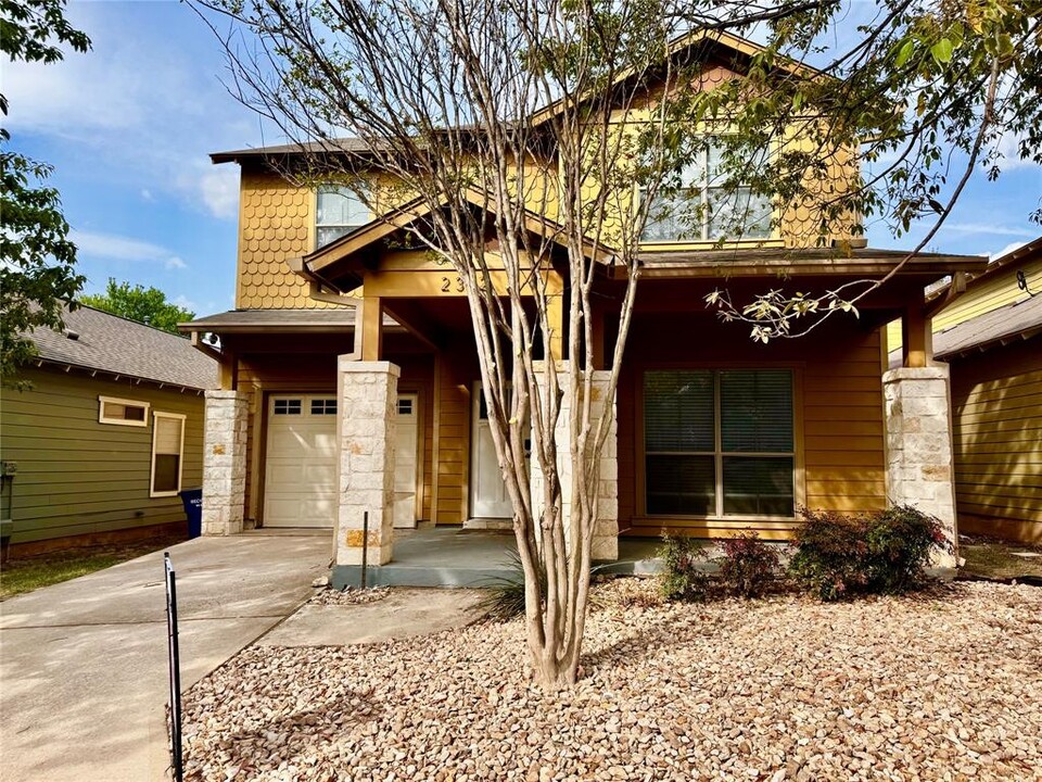 2312 Independence Dr in Austin, TX - Building Photo