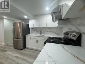 136 Atkins Cir in Brampton, ON - Building Photo - Building Photo