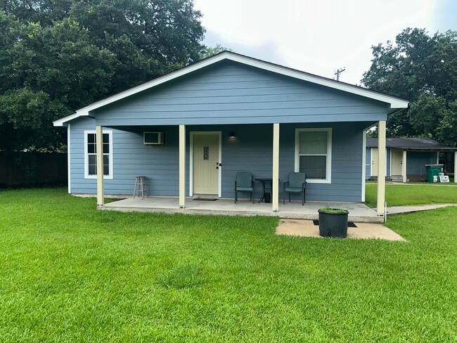 2318 Riverside Dr