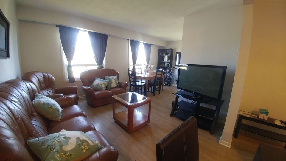25 Tupper Dr in Thorold, ON - Building Photo