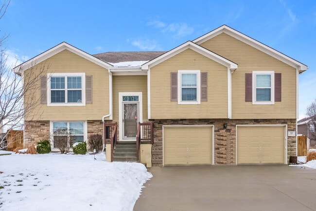property at 705 Hibiscus Cir