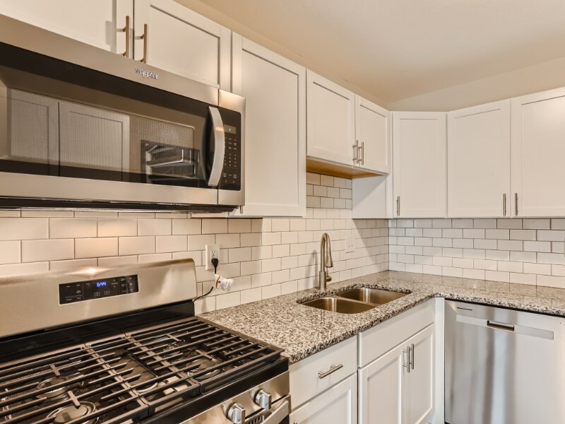 7236 72nd Ln N in Brooklyn Park, MN - Building Photo