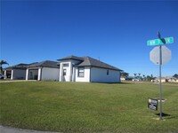 519 NW 7th Terrace in Cape Coral, FL - Foto de edificio - Building Photo