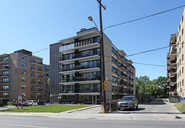 Grandview Tower in Toronto, ON - Building Photo - Building Photo