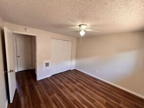 200 E Park St in Carson City, NV - Foto de edificio - Building Photo