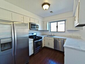 366 Sandcastle Key in Secaucus, NJ - Foto de edificio - Building Photo