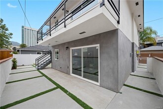 3805 W Heffron Dr in Burbank, CA - Building Photo - Building Photo