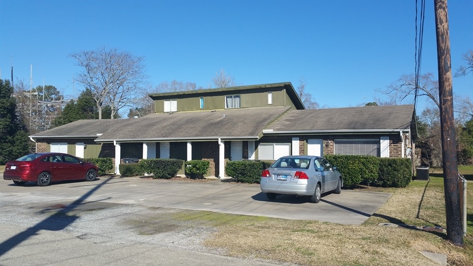 260 Canal St in Bridge City, TX - Building Photo