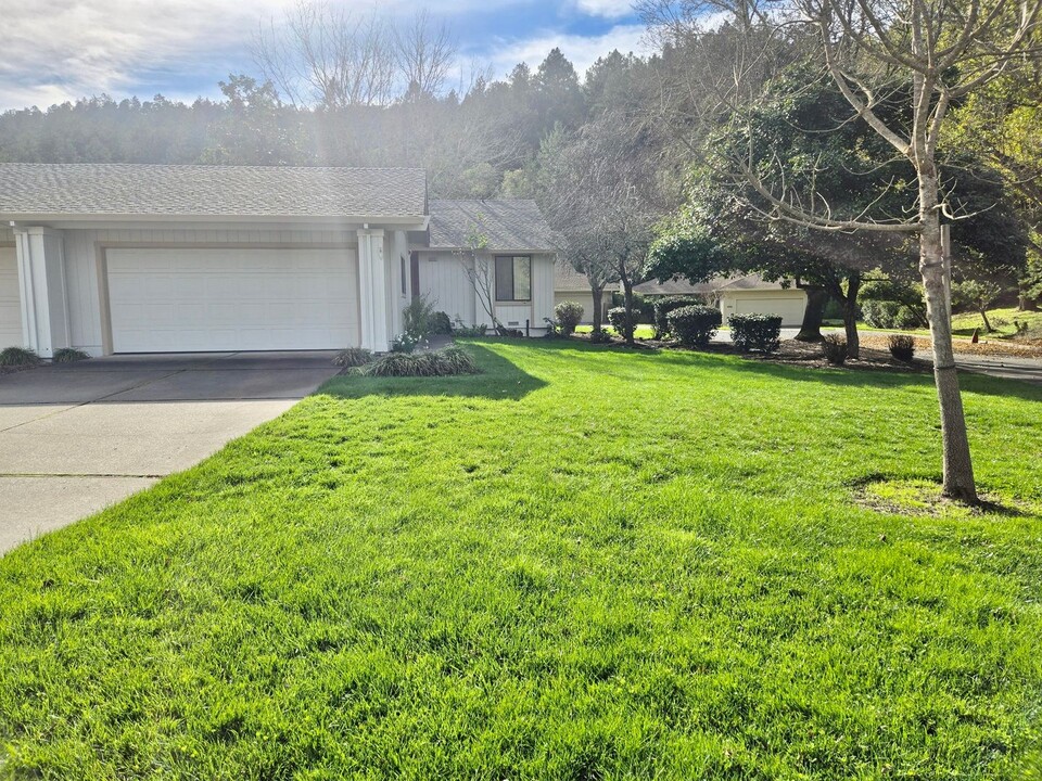 6320 Stone Bridge Rd in Santa Rosa, CA - Building Photo