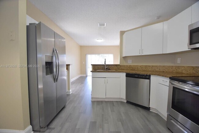 17150 NW 11th St in Pembroke Pines, FL - Building Photo - Building Photo