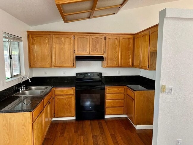 3301 Jamestown Dr in Modesto, CA - Building Photo - Building Photo