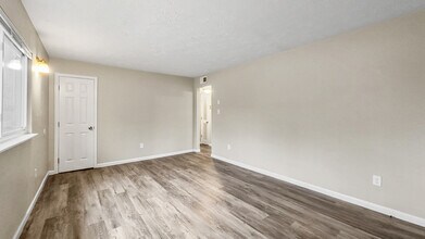 2215 Washington Pike in Knoxville, TN - Building Photo - Building Photo