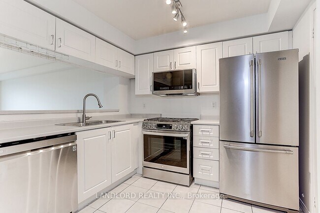 190 Manitoba St in Toronto, ON - Building Photo - Building Photo