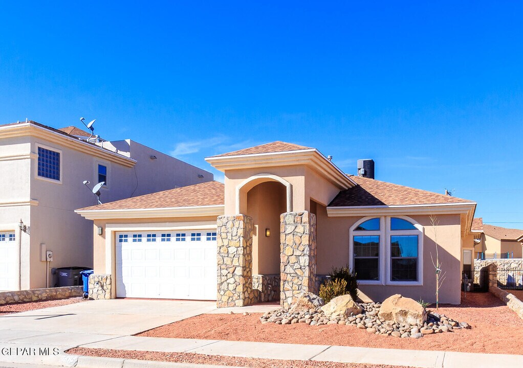 5505 Ignacio Frias Dr in El Paso, TX - Building Photo