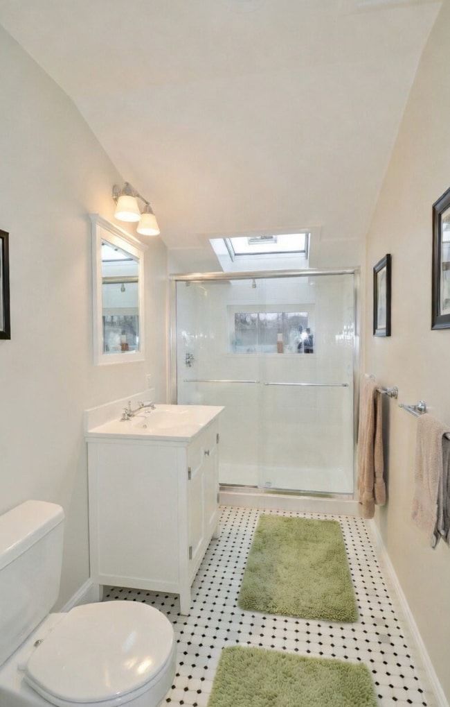 27 Crosby Rd, Unit 3 in Chestnut Hill, MA - Foto de edificio - Building Photo