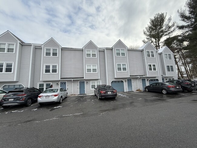 1431 Pawtucket Blvd in Lowell, MA - Building Photo - Building Photo