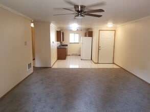 12480 SW Gingham Ln, Unit D - Upstairs in Beaverton, OR - Foto de edificio - Building Photo