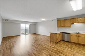 1321 Lake Dr W in Chanhassen, MN - Building Photo - Building Photo