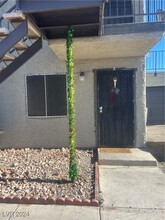 1305 Kari Lee Ct in Las Vegas, NV - Building Photo - Building Photo