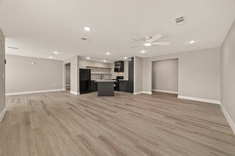 3527 La Retama Dr in Houston, TX - Building Photo - Building Photo