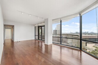 14 Greenway Plz in Houston, TX - Building Photo - Building Photo