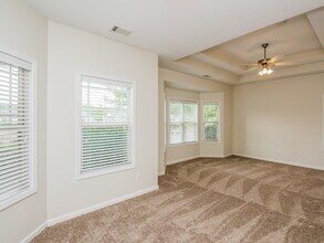 92 Majestic Dr in Newnan, GA - Foto de edificio - Building Photo