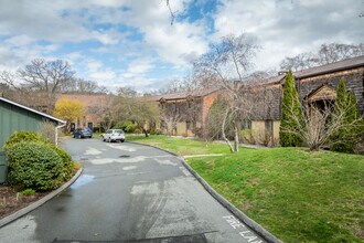 Heritage Cove in Essex, CT - Building Photo - Building Photo