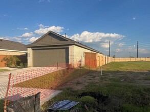 10839 Hickory Ln in Beasley, TX - Foto de edificio - Building Photo