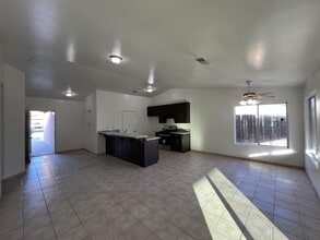 321 Reynosa Ave in Bakersfield, CA - Building Photo - Building Photo