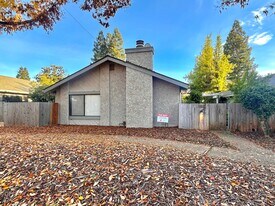1473 Manzanita Ave in Chico, CA - Building Photo