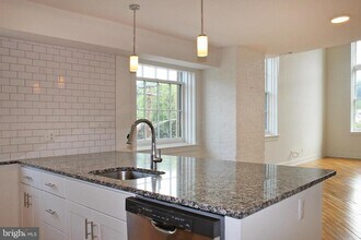 71 N Main St in Lambertville, NJ - Building Photo - Building Photo