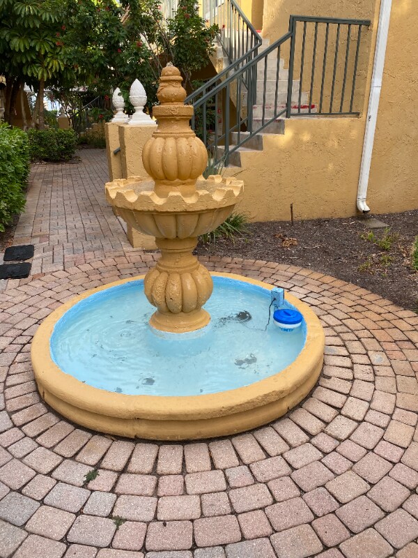 1130 Lake Shore Dr in Lake Park, FL - Building Photo - Building Photo