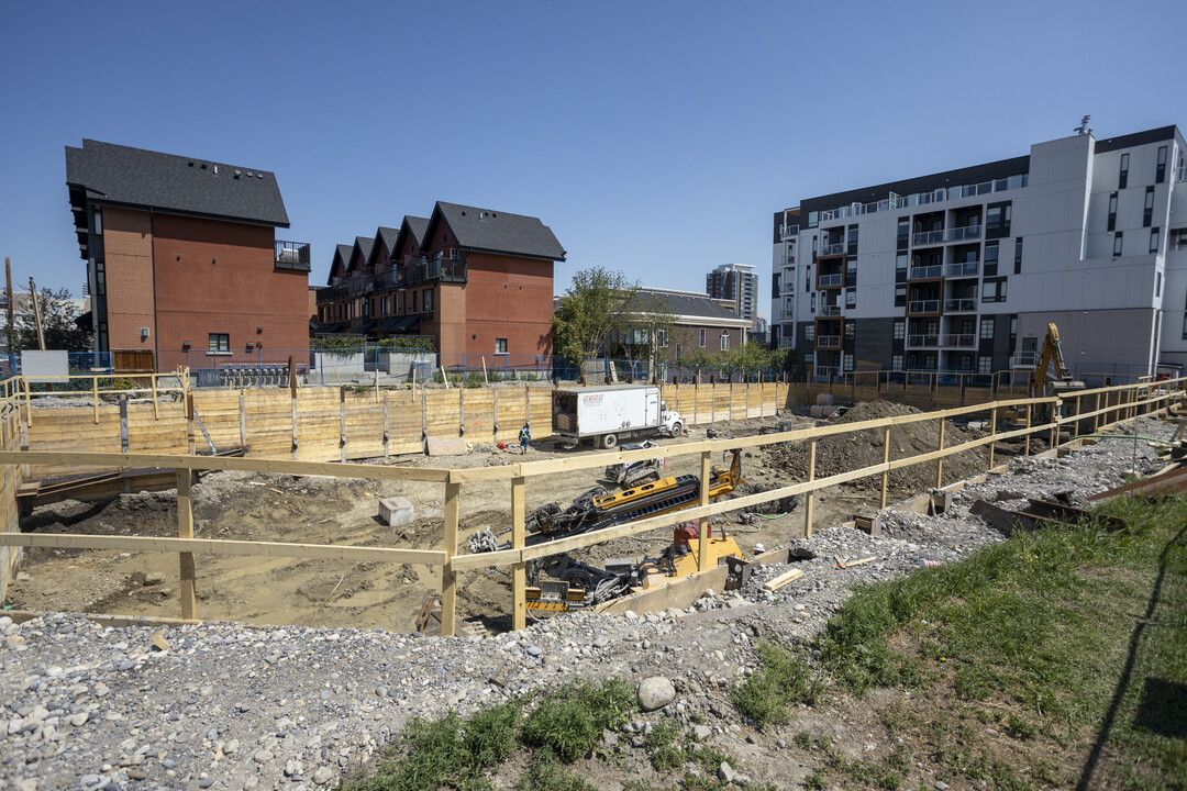 BANKVIEW in Calgary, AB - Building Photo