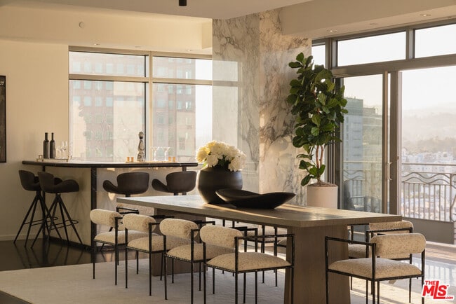 10800 Wilshire Blvd in Los Angeles, CA - Building Photo - Building Photo