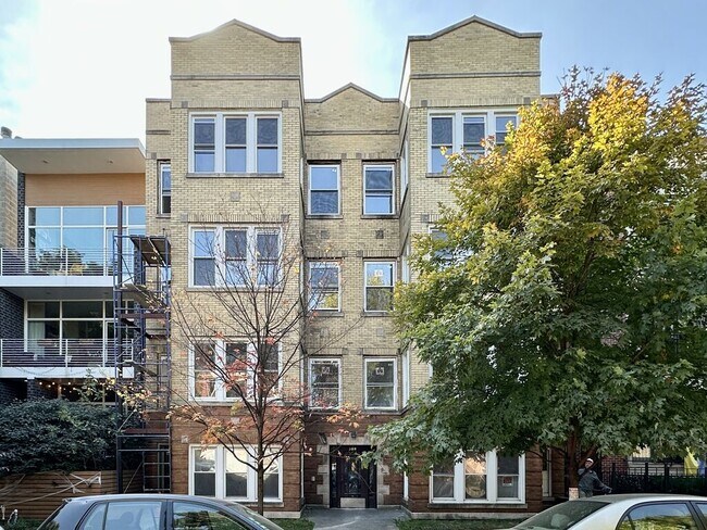 property at 2437 W Walton St