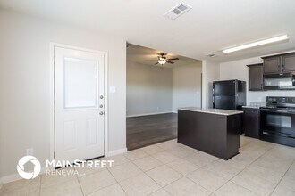 130 Alamo Way in Venus, TX - Foto de edificio - Building Photo