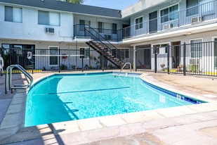 Downey Court Apartments in Downey, CA - Building Photo