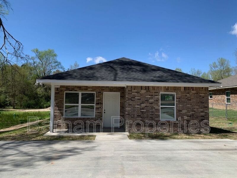 122 Scarborough St in Nacogdoches, TX - Building Photo