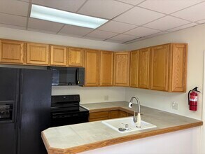 75 Main St, Unit A in Southampton, NJ - Foto de edificio - Building Photo