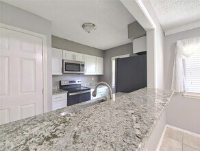 5636 Birchmont Dr in Houston, TX - Building Photo - Building Photo