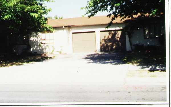 461 Tyrella Ave in Mountain View, CA - Foto de edificio - Building Photo